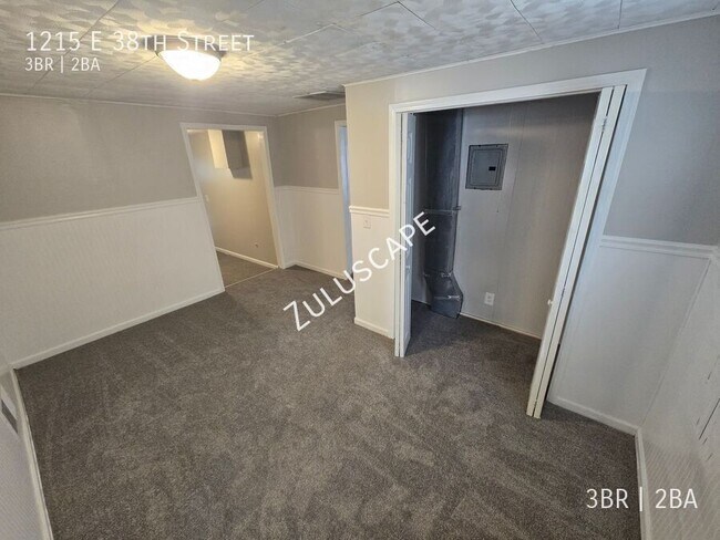 Building Photo - 1215 E 38th St