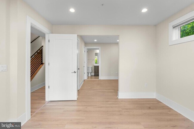 Building Photo - 158 Winsome Cir