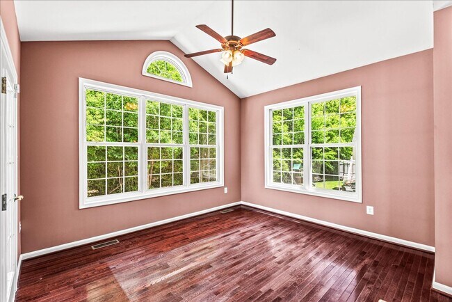 Building Photo - CLOSE TO I-95 & QUANTICO!