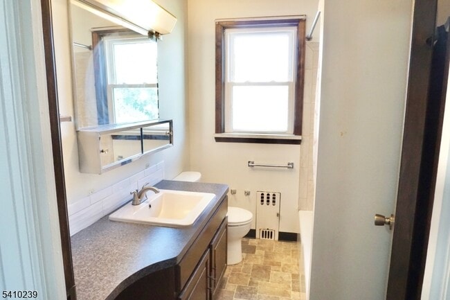 Building Photo - 87 E Somerset St