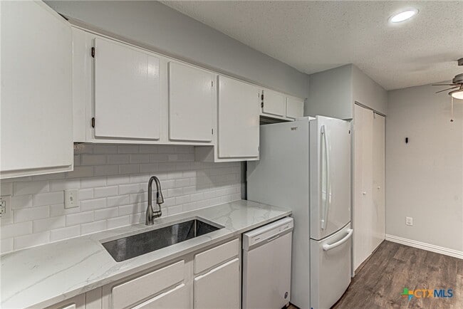Building Photo - 313 Ranger Dr