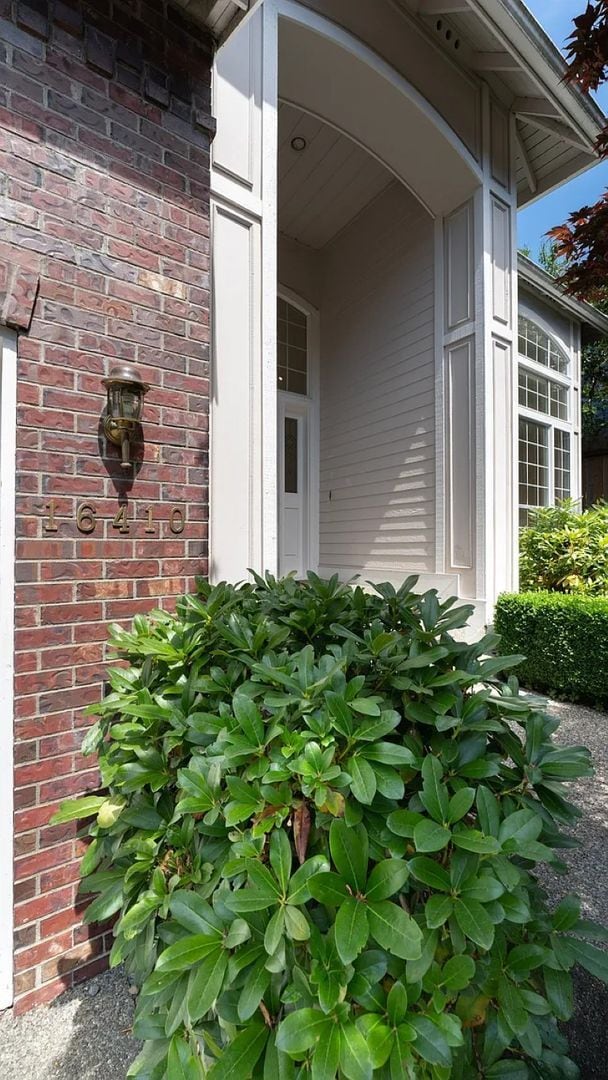 Building Photo - 4Bd/2.5Ba Bellevue House