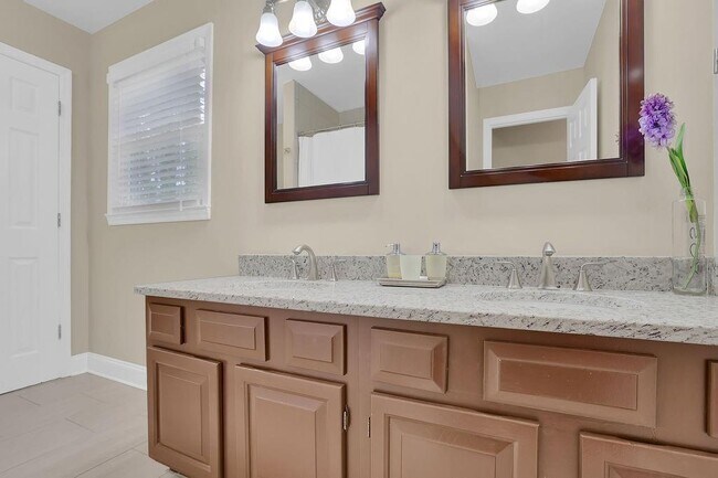 Building Photo - 705 Wood Valley Trce