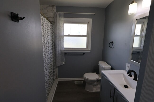 Building Photo - 308 Larkwood Dr