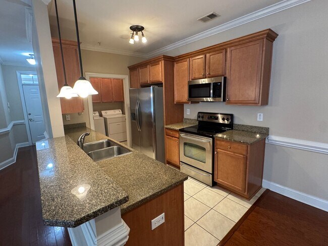 Building Photo - FOR RENT - Luxury Condo near downtown