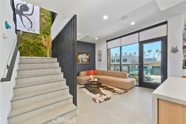 Building Photo - 502 E Balboa Blvd