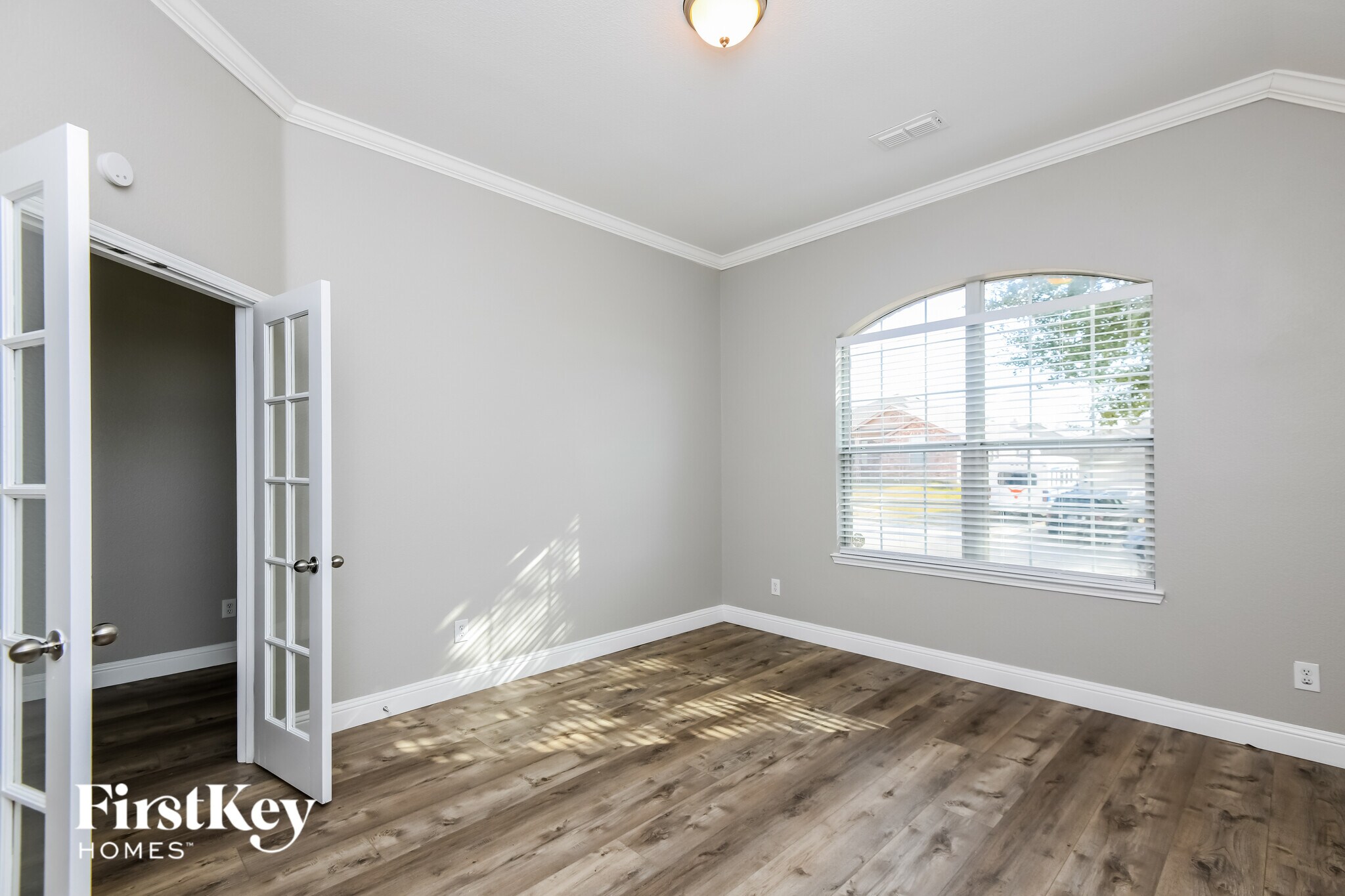 Building Photo - 860 Roaring Springs Rd