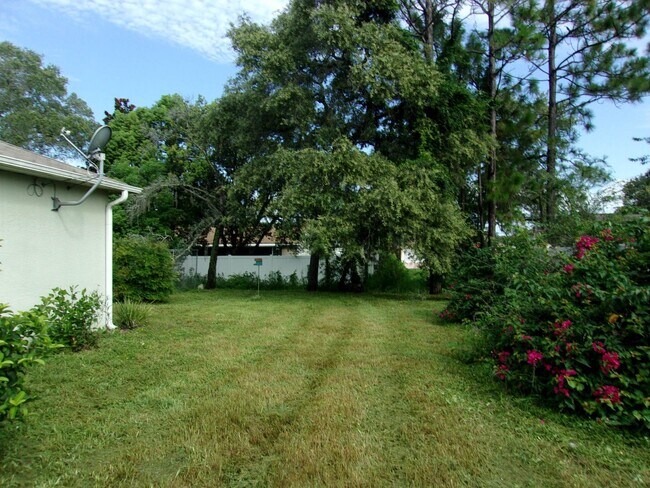 Building Photo - 14237 Spring Hill Dr