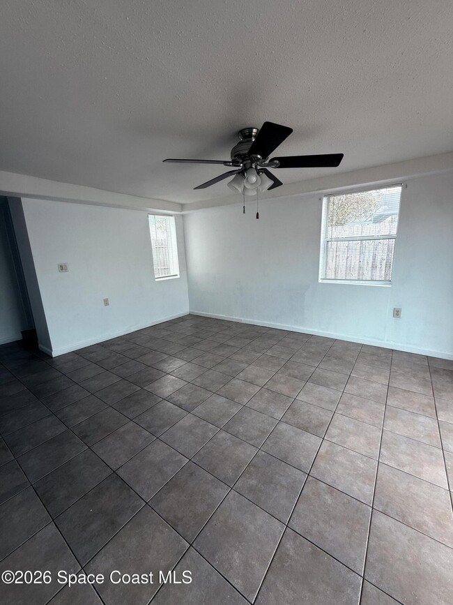 Building Photo - 805 Camellia Dr