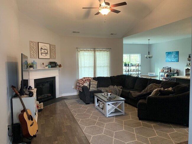 Building Photo - 153 Backfield Pl