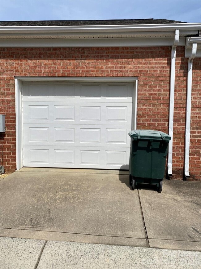 Building Photo - 6928 Creft Cir