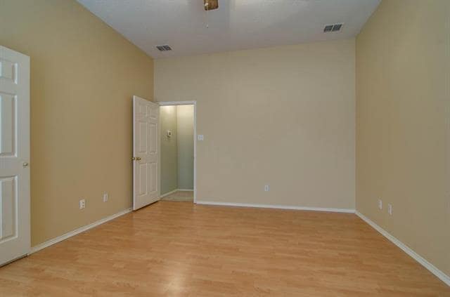 Building Photo - 3701 Kimble Dr