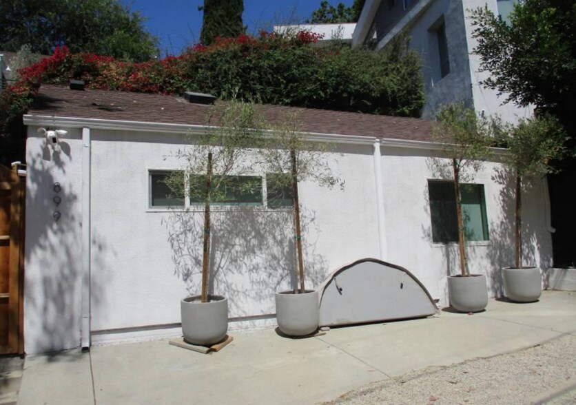 Building Photo - 926 Robinson St