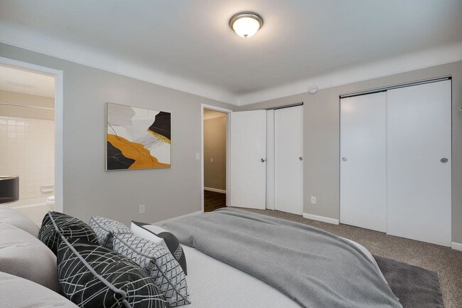 Building Photo - Pearl Street Apartments - Newly Remodeled 1 Bedroom! Near the Reading Bridal District