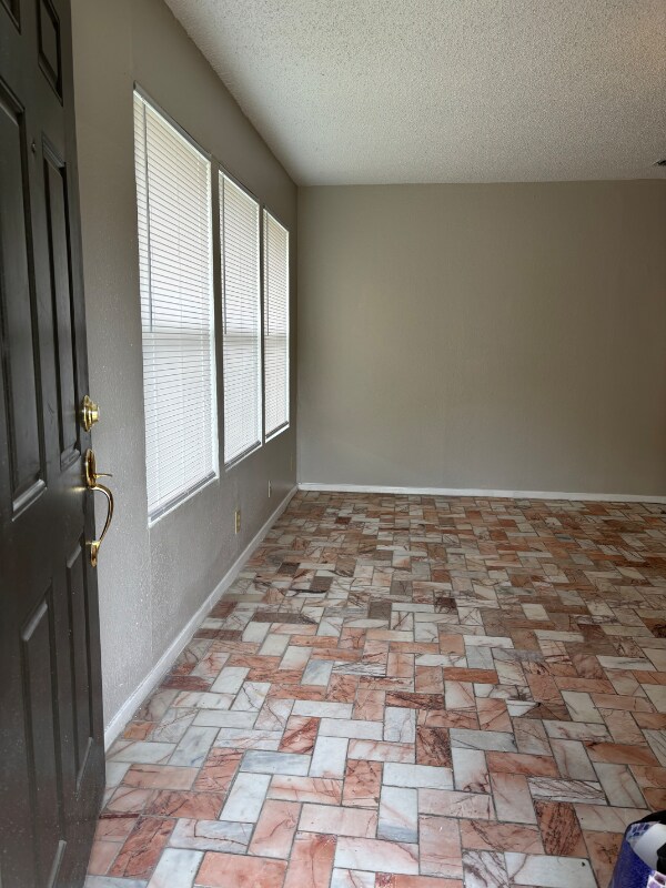 Building Photo - 230 Schmeltzer Ln