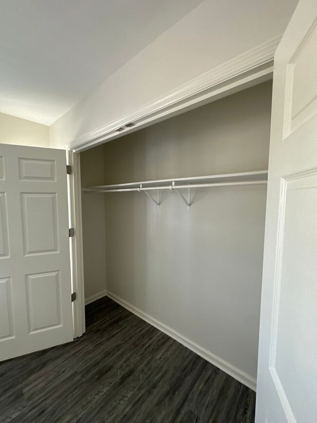 Building Photo - 185 S Eagle Creek Dr
