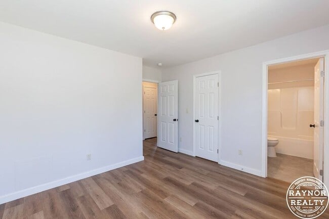 Building Photo - 201 Smith Dr