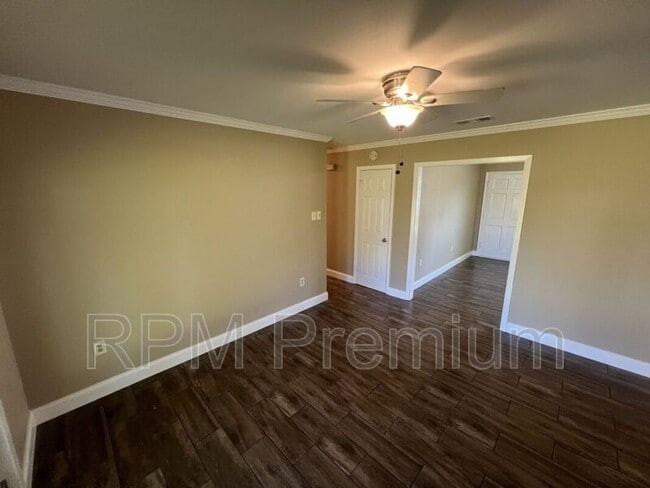 Building Photo - 207 Sinbad St