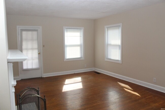 Building Photo - 2100 E Gum St