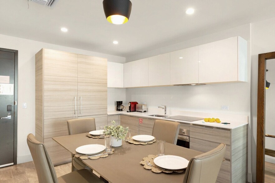 Building Photo - 777 N Ocean Dr