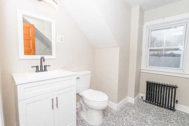 Building Photo - 848 Smith St