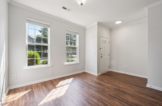 Building Photo - Spacious Townhome with Finished Basement -...