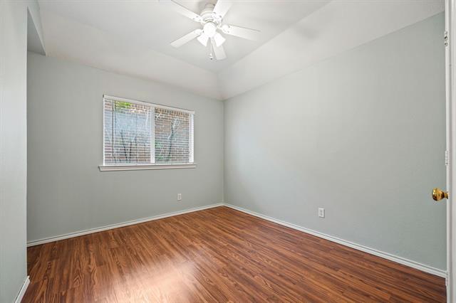 Building Photo - 553 Valley View Dr