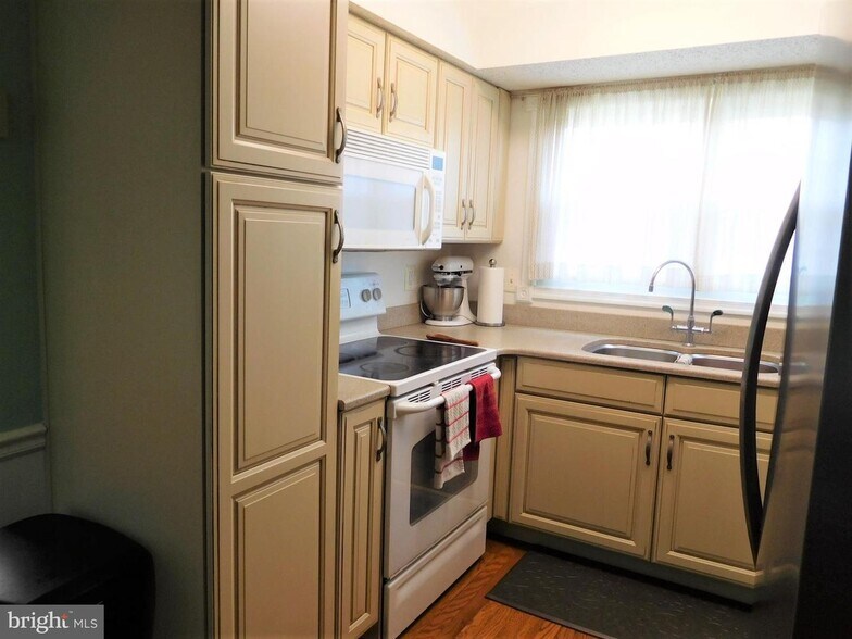 Building Photo - 9300 Caspian Way