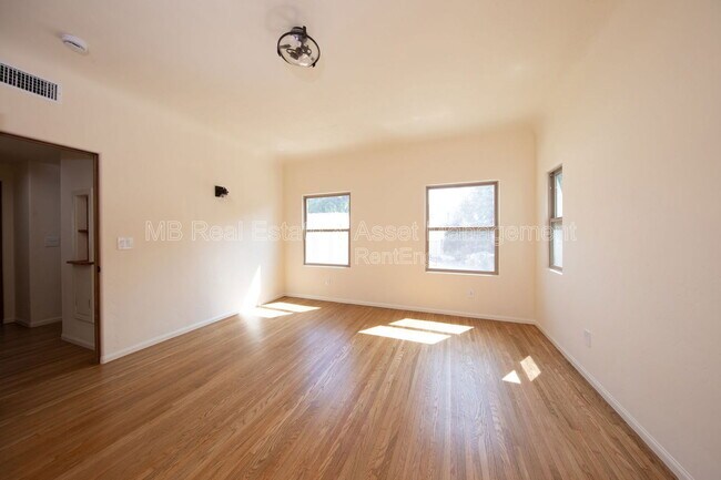 Building Photo - 1260 Ridgeley Dr