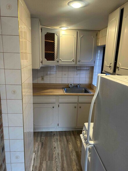 Building Photo - 120 N Main St