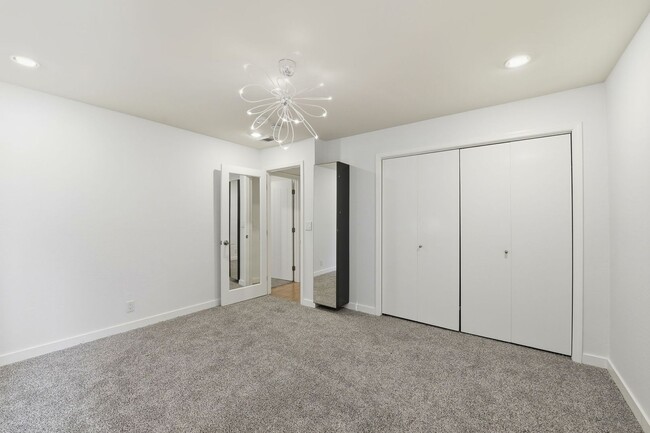 Building Photo - Hidden Gem at Saratoga Creekside – End Unit with Yard