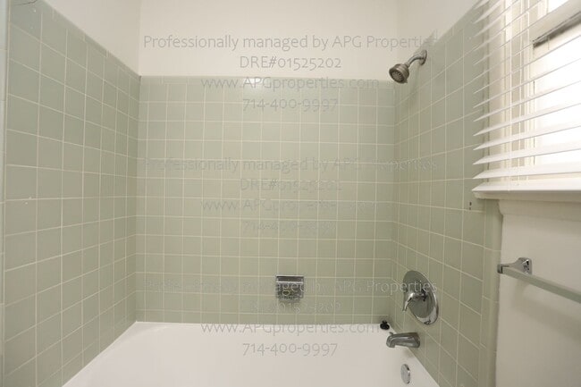 Building Photo - 919 W Wilshire Ave