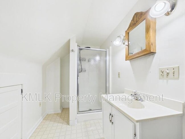 Building Photo - 137 Conger Ave