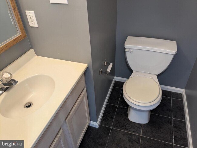 Building Photo - 25 Millstream Rd