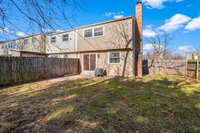 Building Photo - 152 Fairfield Dr