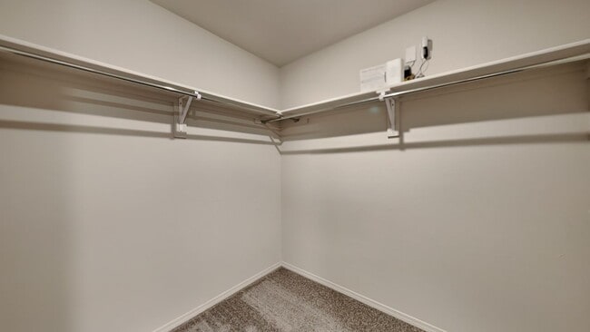 Building Photo - Very Nice 4 Bedroom 2 Bath Home in Yukon S...