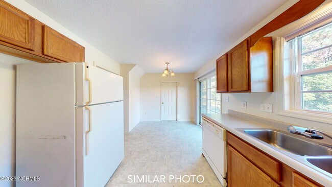 Building Photo - 104 E Coopers Ct