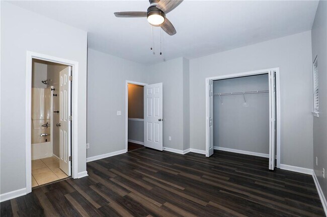 Building Photo - 2145 Hollywood Dr NW