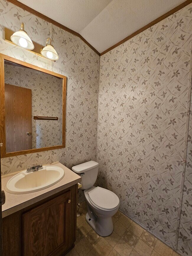 Building Photo - 208 Maverick Ln