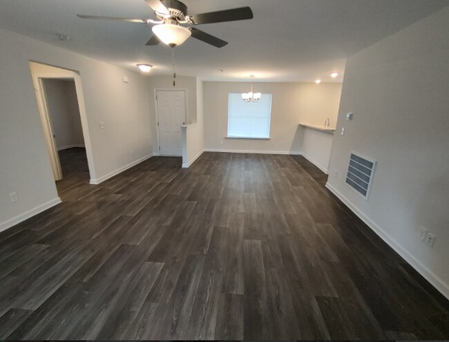 Building Photo - Move in Ready! Easy & Quick move-in process