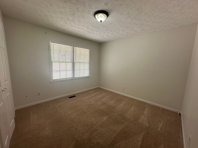 Building Photo - 2117 Marian Ln