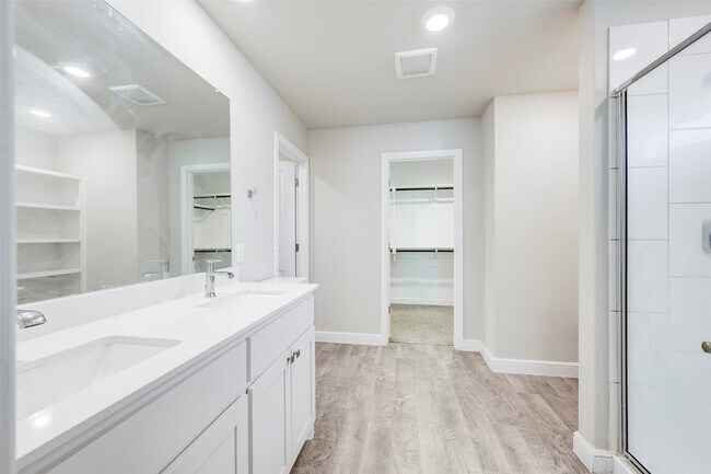 Building Photo - 1210 Cyprus Ln