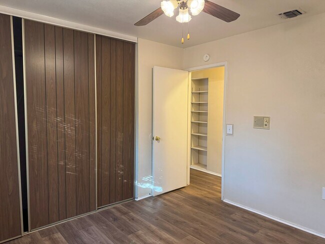 Building Photo - 12648 King Oaks Dr