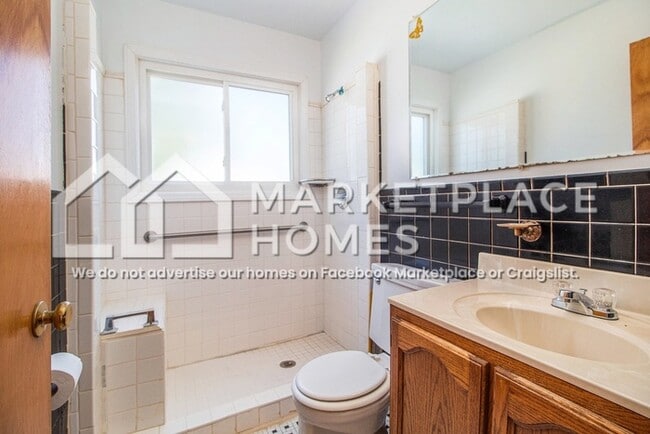 Building Photo - 271 Gilman St