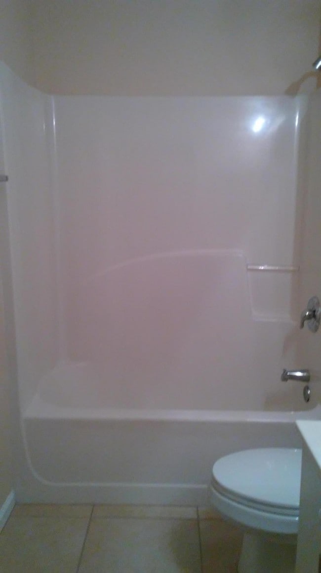 Building Photo - 832 SW Duncan Terrace