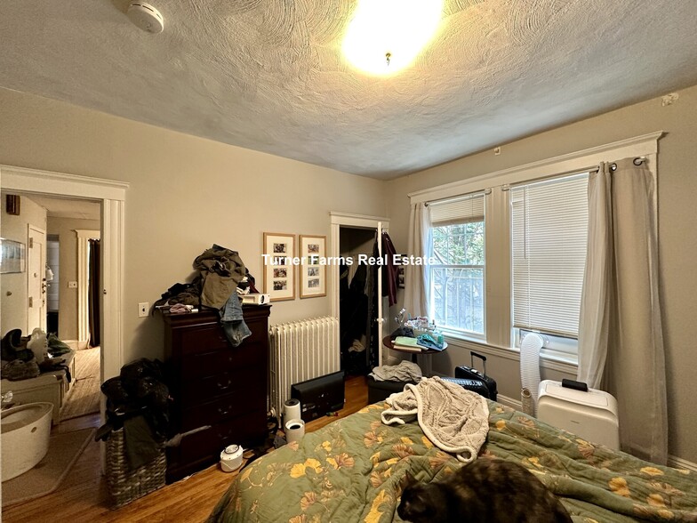 Building Photo - 8A Forest St