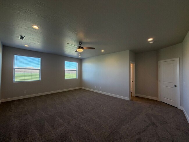 Building Photo - BRAND NEW TOWNHOME FOR RENT!