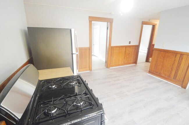 Building Photo - 38 Cascade St