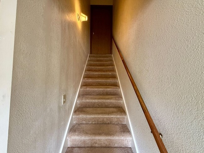 Building Photo - 3 Bed 2 Bath Pet Friendly House With A Fully Fenced Yard