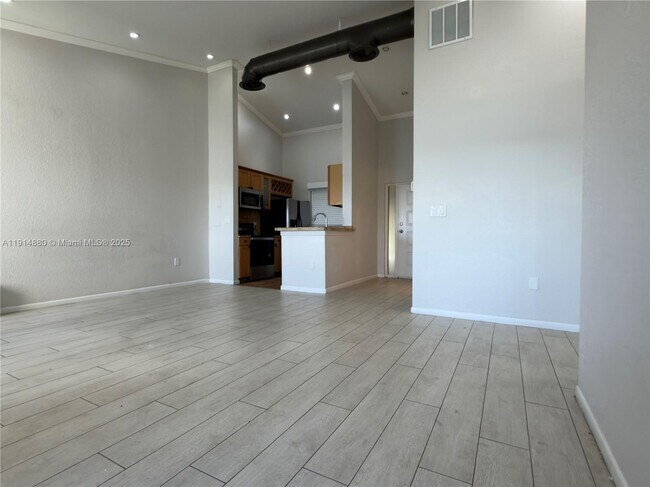 Building Photo - 2831 N Oakland Forest Dr